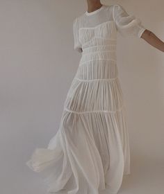 Minimal Dress Casual, Fibre Sculpture, White Ruched Dress, Ruching Dress, A Well Traveled Woman, Fashion Gone Rouge, Vestidos Vintage, Jonathan Simkhai, Mode Inspo