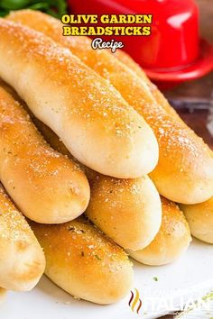 Olive Garden Breadsticks Recipe Olive Garden Breadsticks, Homemade Breadsticks, Olive Garden Alfredo Sauce, Copycat Recipes Olive Garden, Copycat Olive Garden, Olive Garden Copycat, Olive Garden Recipes, Bread Sticks Recipe, Garlic Breadsticks