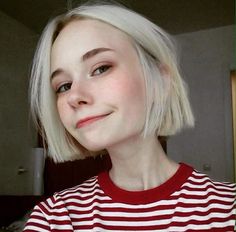 White Blonde Hair, 얼굴 드로잉, Cool Blonde Hair, Shot Hair Styles, White Blonde, Hot Hair Styles, Short Hair Color, كريستيانو رونالدو, Girl Short Hair