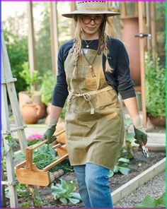 There's so many ways to wear thigh high boots! Whether you like black, leather, lace up or some added heels. These are the cutest thigh high boot outfits! Homestead Attire, Gardener Fashion, Farm Outfits, Garden Clothes, Countryside Outfit