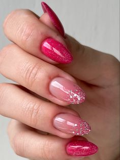 Nails With Hot Pink Dress, Pink Nails Glitter Tips, Hot Pink Sparkly Nails, Glimmer Nails, Pink Glitter Nail Designs, Nails Pink Glitter, Rodeo Nails, Pink Tip Nails, Aries Women