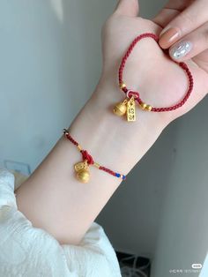 Modern Gold Jewelry, Perfume Collection Fragrance, Asian Jewelry, Dior Jewelry, Thread Bracelets, Hand Bracelet