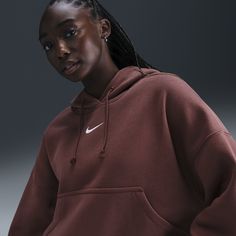 Grounded in style, comfort and versatility, meet our take on luxury loungewear. Our roomiest fit paired with exaggerated details (like the oversized pocket and taller ribbing) ensures this hoodie is anything but basic. All that's left to decide is whether to style it with the matching sweats or other pieces from your wardrobe. Oversized Athleisure Activewear With Kangaroo Pocket, Athleisure Sweatshirt With Pockets For Leisure, Cozy Nike Sweats, Sporty Oversized Activewear With Kangaroo Pocket, Nike Solid Sweats For Fall, Nike Solid Color Sweats For Fall, Nike Solid Color Fall Sweats, Oversized Activewear With Kangaroo Pocket For Streetwear, Oversized Hooded Activewear With Kangaroo Pocket