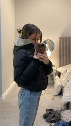 Puffer Best Fits, Fall Puffer Jacket Outfit, Black Puffer Coat Outfit, Outfits With Puffer Jackets, Puffer Outfits, Puffer Jacket Outfit Women, Puffer Jacket Aesthetic, Puffy Jacket Outfit, Black Puffer Jacket Outfit