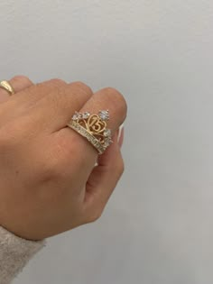 15 year crown ring, with cubic zirconias in white, size 7 but we can make it to the measure you need, yellow gold, you can use it daily or on special occasions, if you have any questions send a message, item sold by piece , weight undetermined. Gold Quince Ring, Quince Necklace Gold, Quince Rings Gold, Quinceañera Rings, 15 Rings Quinceanera, Royal Blue Quinceanera Ideas, Quinceanera Rings, Quince Rings, Sweet 16 Rings