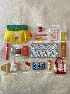 Small Emergency Bag, What's In My Bag Travel, Self Care Bag For School, School Emergency Kit, School Backpack Essentials, Everyday Bag Essentials, What's In My Purse, School Bag Essentials, Backpack Essentials