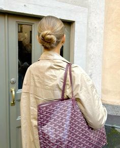 Goyard Outfit, Goyard Bag Outfit, Orange Goyard, Bags Outfit, Goyard Tote, Bag Outfit, Goyard Bag, Bag Stand, Lv Handbags