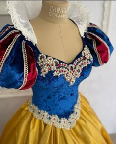 a dress made to look like snow white