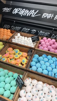 Lush Aesthetic, Summer Wedding Makeup, Aesthetic Bath, Bath Aesthetic, Bath And Shower Products, Lush Bath, Lush Products, Lush Cosmetics, Melt And Pour