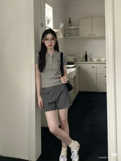 Female Clothes Outfits, Neat Casual Outfits, Simple Casual Outfits, Simple Style Outfits, Korean Outfit Street Styles, Celana Jeans, Casual College Outfits