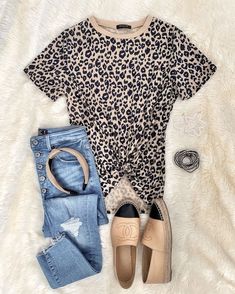 Tee Outfits, Cheetah Print Shirts, Instagram Outfits, Styling Tips, Outfits Ideas, Outfits Casuales, Cheetah Print, Ruffle Hem, Fashion Advice