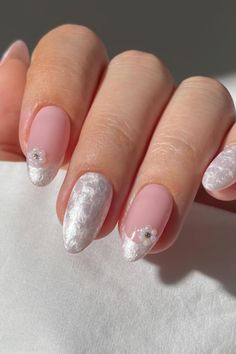 winter nail ideas, white winter nails, white and gold nail ideas, winter wedding nails, white nail ideas, white nail ideas acrylic, white nail ideas almond, chrome nail ideas, pearl nails, white flower nails