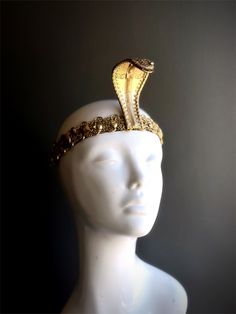 Golden snake headpiece perfect for Medusa costumes for Halloween! C U S T O M I Z A T I O N Get in touch for custom orders! S I Z E  Adult size. For children, pls contact to resize and leave a check out note with contact info. S H I P P I N G -  Processed same day or within 24 hours.  1-2 day guaranteed delivery, add item to cart, click shipping tab for rates.  Pls leave a check out note with your need date & contact number  Msg for delivery time frames (Include your state/country) C O N T A C T  Please contact us via ETSY messages. P H O T O  Images displayed on this listing are property of www.higginscreek.com A B O U T HigginsCreek makes elegant and fun photography props for adults and children for all special occasions.   Thank you & wish you a fabulous Etsy experience! Cobra Headpiece, Wings Headpiece, Snake Headpiece, Halloween Medusa, Snake Headband, Snake Hat, Ancient Royalty, Egyptian Mask, Kids Party Packs