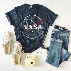 Nasa Outfit, Nasa Shirt, Teen Outfits, Teenage Fashion, 가을 패션, Outfits Casual, Jeans Color, Outfit Casual