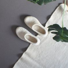 Felted slippers for women - White home shoes #feltedslippers #feltslippers #womenslippers #feltedshoes #feltshoes #homeshoes #womenslippers #giftforwomen #christmasgift White Non-slip Comfortable Slippers, White Closed Toe Slippers With Soft Sole, Cozy White Non-slip Slippers, Comfy Soft White Slippers, White Non-slip Indoor Slippers, Comfy Non-slip White Slippers, Handmade Natural Slippers With Round Toe, White Cozy Slippers For Home, Cozy White Slippers For Home