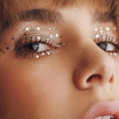 Coachella Make-up, Carnaval Make-up, Editorial Make-up, Make Up Kits, Coachella Makeup, Festival Makeup Glitter, Subtle Makeup, Smink Inspiration