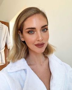 Cómo conseguir unas cejas perfectas y naturales ideales para la forma de tu rostro Bridesmaid Hair Inspo, Neutral Makeup Look, Bad Makeup, Nicola Peltz, Shorter Hair, Shoulder Length Hair Cuts, La Fashion Week, Good Hair Day