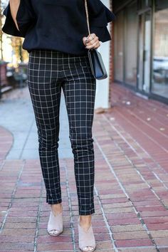 Plaid Pant Outfits, Realtor Outfits, Fashion Outfits Aesthetic, Slacks Outfit, Plaid Pants Outfit, Casual Outfit Summer, Patterned Dress Pants, Fall Outfits Casual, Pant Outfits