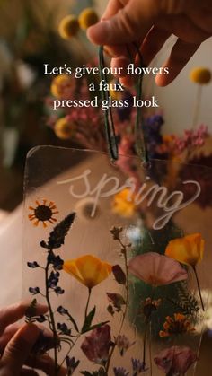 #Dried_Flowers_Ideas_Resin #Things_To_Do_With_Dry_Flowers #Ideas_With_Pressed_Flowers #Crafts_Using_Flowers Craft Ideas Simple, Create Paper Flowers, Resin Things, Flower Oasis, Snowflake Wall, Paper Snowflakes Diy, Wall Art Winter, Simple Projects, Paper Snowflake