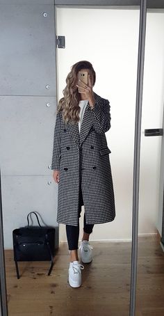 Winter Long Coat, Long Winter Coats, Elegante Casual, Casual Work Outfits, Coat Design, Looks Chic, Woman Fashion, Looks Style, Mode Inspiration