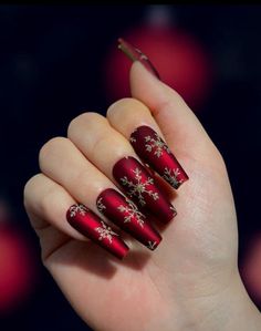 Artsy Nails, Red And Gold Nails, Snowflake Nails, Nail Swag, Nail Length, Xmas Nails, Christmas Nail Designs, Christmas Nail Art, Gold Nails