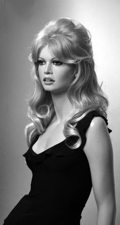 Vintage Hairstyle, Blonde Updo, 70s Hair, Long Hairstyle, Trendy Hairstyle, Easy Hairstyle