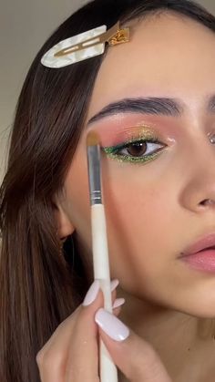 #GRW @lini__makeup as she takes you on a tour of our most Summer-ready products – the Epiphany Glow Melt-On Eyeliners. With an infinitely customizable, color-shifting glow, this next-gen formula instantly elevates any look for any occasion. Are we in a-green-ment? 🤭 Products: 🌷 Epiphany Glow Melt-On Eyeliners in ‘Seven Seas’ and ‘Limelight’ 🌷Escape Pod Palette Get festival ready! Shop kaleidosmakeup.com and earn free shipping on orders over $100. Kaleidos Makeup, Tutorial Eyeliner, Ideal Makeup, The Epiphany, Escape Pod, Makeup Steps, Bella Beauty, Special Makeup, Makeup Tutorial Eyeliner