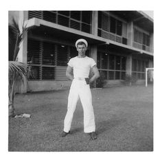 1950s photograph of a US Navy sailor posing on base. Inscribed '"Me"' on back. Sailor Costume Men, Sailor Outfit Mens, Vintage Sailor Outfit Men, 50s Fashion Men, Sailor Photography, 1950s Nautical Fashion, Sailor Portrait, 1950s Photography, 1930s Halloween