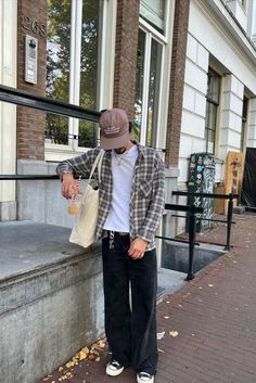 Boy Bratz Dolls, Fall Fits Men, Fits Men, Mens Outfit Inspiration, Fall Fits, Streetwear Outfits, Mens Street Style, Fitness Inspo, Mens Fitness