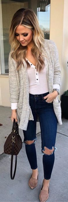 #spring #outfits white half-button top, gray cardigan, distressed blue denim fitted pants, and pair of brown leather flats. Pic by @thestyledduo Amanda West, Stylish Spring Outfit, Brown Leather Flats, Fitted Pants, Outfit Autumn, Outfits To Copy, Cozy Winter Outfits, Modern Mom, Gray Cardigan