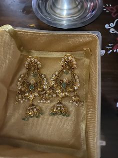 Gold Jhumka Earrings, Bridal Jewelry Vintage, Gold Earrings Wedding, Gold Bridal Jewellery Sets, Gold Bridal Earrings