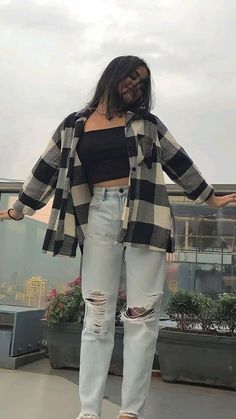 College Outfits Pictures, Baggy College Outfit, College Girl Outfits Summer, Casual College Outfits Summer Indian, Indian Casual Outfits For College, Everyday College Outfits Indian, College Outfit Inspo Aesthetic, Hnm Outfits, College Outfit Ideas Summer