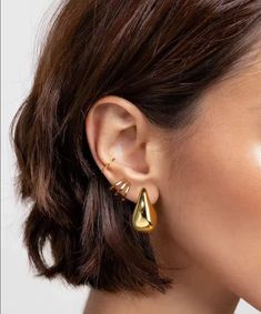 Introducing the Paige Earrings - stylish teardrop earrings that are not only lightweight, but also add a touch of elegance to any outfit! Say goodbye to heavy, uncomfortable earrings and hello to a comfortable and chic pair. Perfect for any occasion! Bottega Earrings, Water Drop Earrings, Sneaker Outfits, Luxurious Jewelry, Chunky Earrings, 18k Gold Earrings, Hoop Earring Sets, Heart Drop Earrings, Stylish Earring