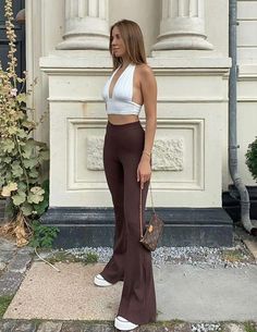 Flare leggings. Street style. Workout outfit. Casual style. Leggings. Brunch idea outfit. Casual street style. Chic outfit. Chic casual outfit. #amazon #fashion #aesthetic #affiliatelink Brown Flares, Elegante Casual, Pants Dress, Flare Leggings, Pantalon Large, Looks Style, Work Pants, Outfits Casuales, Outfits With Leggings