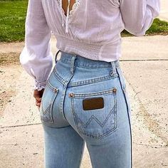 How to find the best fitting jeans, without visiting a tailor. Wide Leg Jeans For Tall Women, Flare Jeans For Tall Women, Best Denim Jeans For Women, Bootcut Jeans For Tall Women, Jeans For Long Legs Best, Best Jeans Women, Tall Mom Outfits