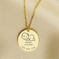 Capture your baby's birth details on this necklace. Just tell us the name, date and time, weight and length and we will make it into a beautiful necklace. Memorable Jewelry, Jewelry Kids, Necklace Chain Types, Baby Necklace, Carved Pendant, Birth Details, Baby Jewelry, Gold Jewelry Simple, Personalized Pendant