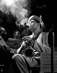 Srta. Moneypenny: Seven Steps to Heaven Dexter Gordon, Arte Jazz, Jazz Saxophonist, Morrison Hotel, Jazz Art, Jazz Artists, Billie Holiday, Jazz Club, Jazz Musicians