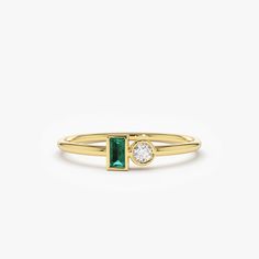 14k Baguette Emerald and Diamond Stackable Ring Luxury Minimalist Baguette-cut Emerald Ring, Measure Ring Size, Stackable Rings Silver, Diamond Stacking Rings, Beautiful Wedding Rings, Cvd Diamond, Mode Casual, Local Jewelry, Stackable Ring