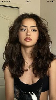 Haircuts For Big Foreheads Wavy Hair, Wavy Hair Big Forehead, Hair Length For Square Face, Face Framing Layers Square Face, Oval Face Wavy Hairstyles, Square Face Wavy Hair, Med Length Wavy Haircuts, Face Framing Layers Thick Wavy Hair, Wavy Mid Length Haircut