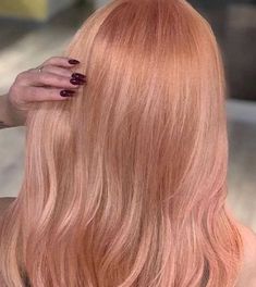 Peach Blonde Hair, Peachy Hair Color, Coral Hair Color, Strawberry Hair Color, Peach Blonde, Blonde Looks, Peach Hair Colors, Light Strawberry Blonde