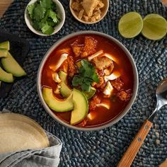 Caldo tlalpeño con chicharron Thai Red Curry, Mexican Food Recipes, Air Fryer, Chili, Yummy Food, Ethnic Recipes