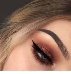 Trucco Smokey Eye, Christmas Party Makeup, Eyeliner Tips, Smokey Eye Makeup Tutorial, Make Up Tools, Mascara Tips, Eyeliner Tutorial