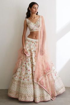 Sleeveless Blouse Designs For Lehanga, Sleeveless Lengha Blouse, Indian Lehenga Blouse Designs, Lehenga Designs Sleeveless, Blouse Inspo For Lehenga, Lehenga Blouse Designs Sleeveless, Strap Blouse Lehenga, Sleeveless Blouse Designs For Lehenga, Sleeveless Lehenga Blouse