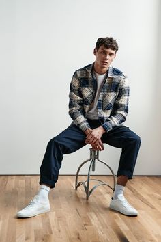 Shacket Outfit Men, Overshirt Men Outfit, Mens Fashion Retro, Casual Plaid Shirt, Fashion Outerwear, Mens Outfit Inspiration, Mens Fashion Streetwear, Weave Fabric