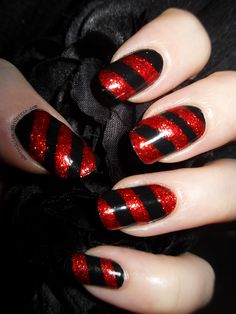 Goth Christmas Nails, Raiders Nails, Red And Black Nail, Classic Nail Art, Nail Art Noel, Goth Christmas, Candy Cane Nails, Gothic Nails, Black Nail Polish