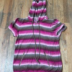 Nwot Terry Short Sleeve Jacket Casual Pink Hooded Top, Pink Y2k Tops For Winter, Pink Y2k Style Winter Tops, Pink Y2k Winter Tops, Pink Short Sleeve Winter Tops, Pink Short Sleeve Tops For Winter, Y2k Pink Outerwear For Fall, Casual Pink Outerwear, Thrift Wishlist