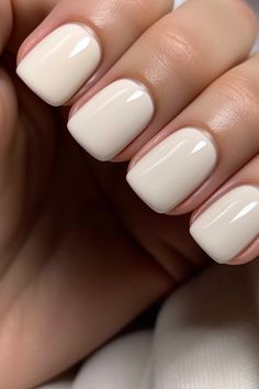 Trend Alert: Milky White Acrylic Nails Oat Milk Nails, White Milky Nails, French Tips White, White Nail Inspo, White Short Nails, White Nail Ideas, Cnd Nails, Light Nails