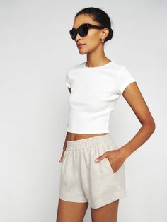 9 Linen Shorts Outfits To Wear On Repeat This Summer | Le Chic Street Oatmeal Linen Pants Outfit, Vietnam Fits, Backpacking Outfits, Europe 2023, Chill Style, Oversized Linen Shirt, France Outfits, Summer Outfits Aesthetic