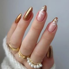 Number of Pieces: 24pcs/set Material: ABS Occasion: Party, Daily, Vacation, Holiday Size: as pic. showing Included:24 pcs/set + 1 pcs glue Nails Snow, Snow Pattern, Golden Nails, Nails Glossy, Nails Gold, Cute Christmas Nails, Nails Medium, Glitter Design