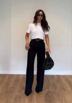 Work Outfits Women Black And White, Going Shopping Outfit Casual, White And Black Office Outfit, Modern Casual Work Outfits Women, Casual Chic Outfit Summer 2024, Classy Women Outfits Summer, Business Casual Hostess Work Outfits, Work Outfit With Tshirt, White Top And Black Trousers Outfit